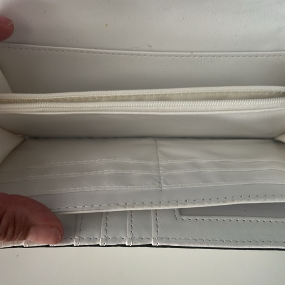 Liz Claiborne wallet - Picture 3 of 4